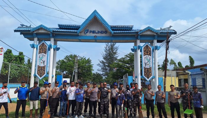 Sinergi Maritim! Posal Delta Pawan Bersama Masyarakat Laksanakan Kerja Bakti Program ASRI Presiden RI