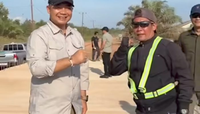 Bupati Ketapang Alexander Wilyo Tinjau Progres Pengerjaan Jalan Pelang–Kepuluk