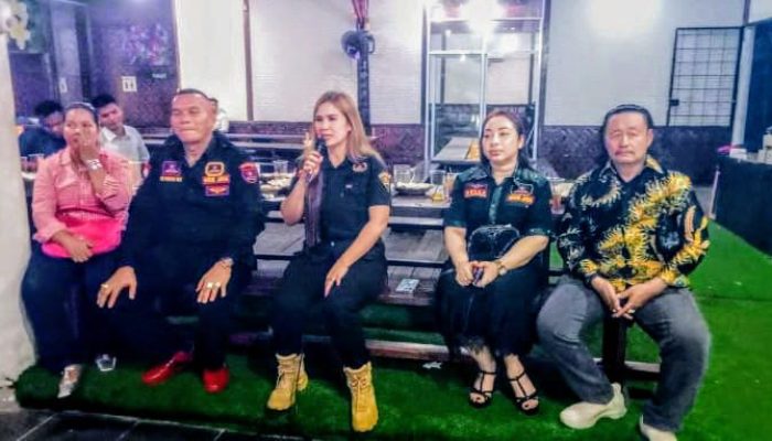 Perdana, Dr Martahan Martin Purba SH, MH Ketua GRIB JAYA Riau Buka Bersama Jajaran di Teras Kayu Resto