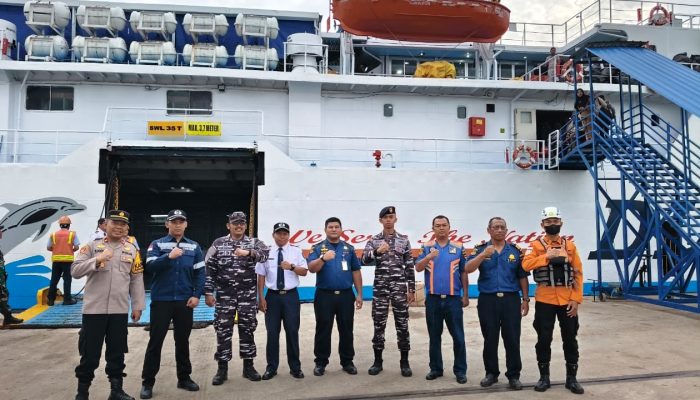Pengamanan Maksimal! Prajurit Lanal Ketapang Kawal Arus Mudik di Pelabuhan dan Bandara