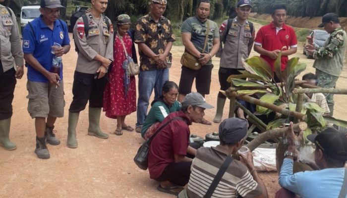 Konflik Sawit Memanas! Warga Danau Buntar Pasang Tajau Adat Lawan PT UAI