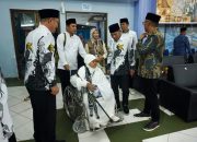 Wakil Bupati Ketapang, Jamhuri Amir, S.H.,Turut Mengantar Langsung Calon Jamaah Haji Asal Kabupaten Kebatam