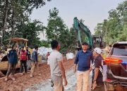 Catatan di Jelai Hulu : Tinjau Progres Jalan Kekura Desa Mahawa, Saya Pastikan Kelancaran Pembangunan.