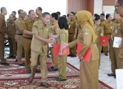 WAKIL BUPATI KETAPANG SERAHKAN TUGAS TAMBAHAN KEPALA UPTD PUSKESMAS, TEKANKAN PELAYANAN KESEHATAN HARUS SEMAKIN BAIK