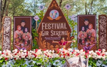 Lurah Pilang Buka Resmi Festival Gir Sereng Pantai Permata, Ribuan Warga Padati Lokasi