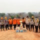 Bupati Ketapang Alexander Wilyo, S.STP.,M.Si  tidak memilih tempat khusus untuk makan saat turun langsung dalam penanganan kebakaran hutan